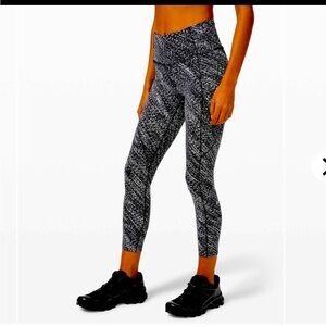 Lululemon size 4 fast and free leggings inseam 23’ EUC